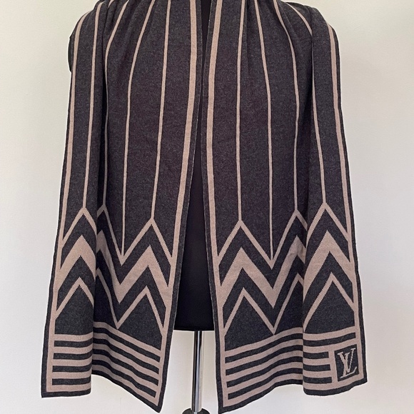 New Louis Vuitton Beige Cashmere Reversible Scarf - Picture 10 of 10
